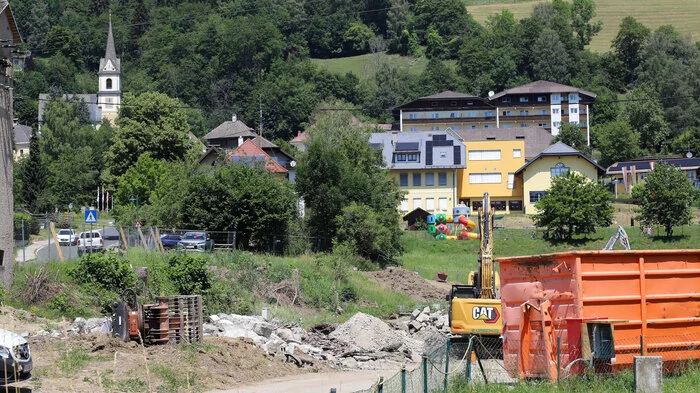 Eine Baustelle in einem Dorf 