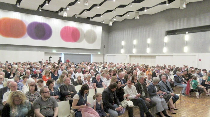 Da war am Wochenende kein Platz mehr in der Blumenhalle der Herzogstadt. Grund des Besucheransturmes war das Frühlingskonzert der Trachtenkapelle St. Donat/Glandorf. 