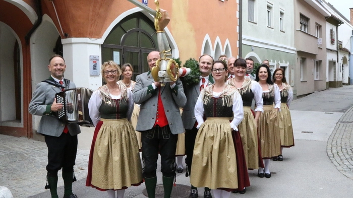Die Volkstumsgemeinschaft St. Veit brachte die Freyung am Samstag auf den St. Veiter Hauptplatz