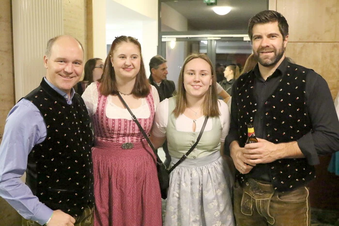 Bitte klicken Sie sich durch die Bilder!