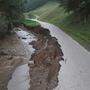 Teile der Straße wurden beim Unwetter weggespült 