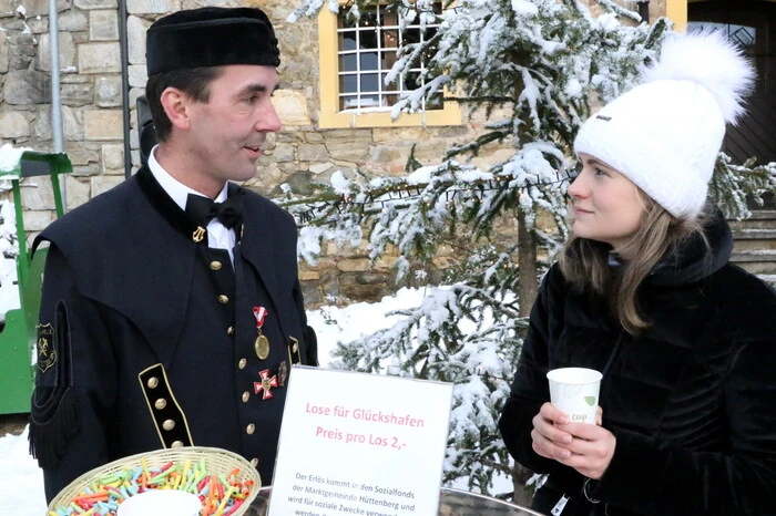 Auch Bürgermeister und Landtagsabgeordneter Josef Ofner (FPÖ) ließ sich das festliche Treiben nicht entgehen.