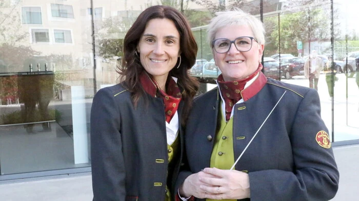 Zum Frühlingskonzert lud am Sonntag der Eisenbahner-Musikverein (EMV) „Stadtkapelle“ St. Veit unter Kapellmeisterin Birgit Schmidt und Obfrau Nicole Jantschgi (von rechts).