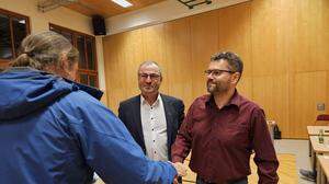 Gratulanten hießen Reinhold Pertl als Vizebürgermeister willkommen. Auch Bürgermeister Georg Kavalar (links) gratulierte 