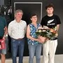 Gruppenfoto mit verschieden alten Männern und Frauen