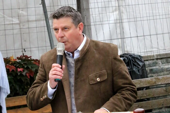 Bürgermeister Günter Kernle begrüßte die zahlreichen Gäste