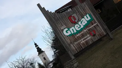Ein Ortsschild mit der Aufschrift Gnesau 