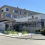Ein Hotel von außen.