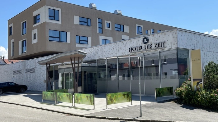 Ein Hotel von außen.