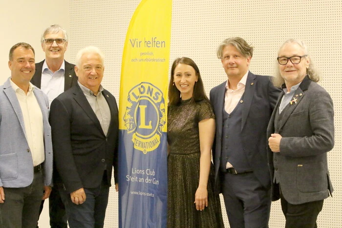 Möglich gemacht hatte dies der Lions Club St. Veit unter Präsident Markus Moser (2. von rechts). 