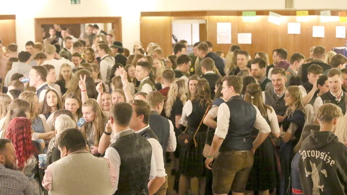 Im Görtschitztal ist immer was los. Wie auch am Ostersonntag. Denn da lud die Landjugend (LJ) Wieting zum Ostertanz in das Kulturhaus von Klein St. Paul. 