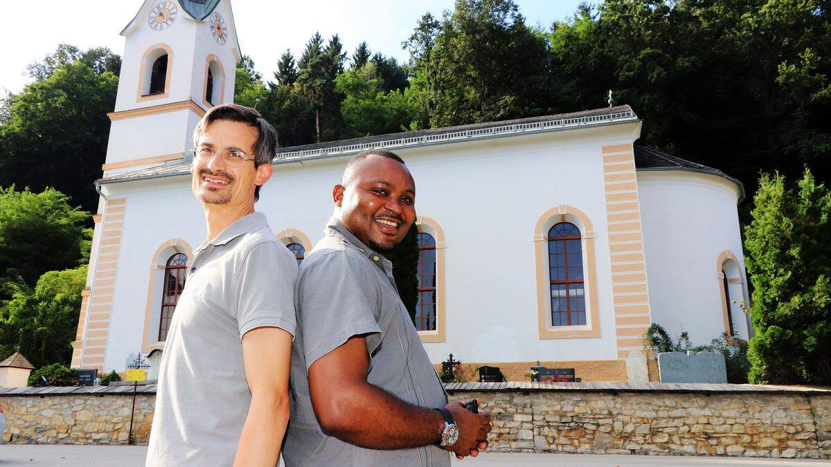 Die zwei neuen Feldkirchner Geistlichen: Max Reisinger und Dieudonné Mavudila- Bunda 