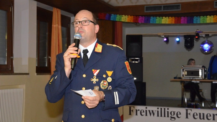 Der Kommandant der Freiwilligen Feuerwehr Sirnitz Werner Puggl (Bild) konnte viele Besucher zum traditionellen Feuerwehrkränzchen begrüßen. 