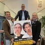 Werner Glanzer, Karl Pugganig und Karlheinz Thaler (von links) mit dem Plakat zum Kabarettabend 
