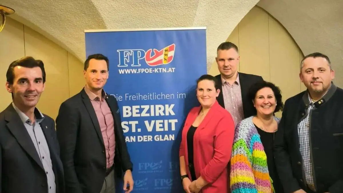 Daniel Kraxner (ganz rechts) ist der neue Stadtparteiobmann 