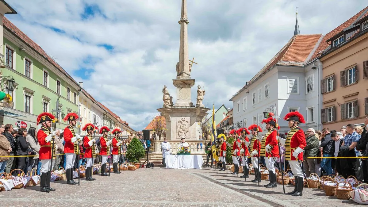 Feierliche Speisensegnung am Hauptplatz
