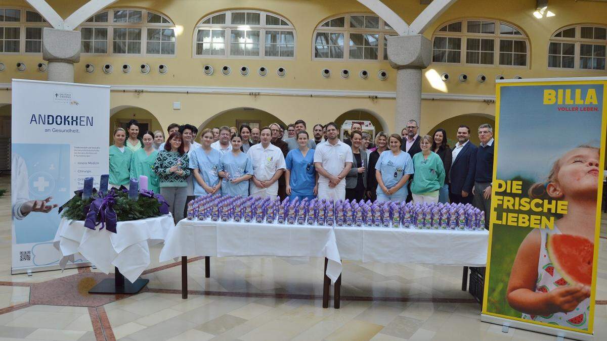 300 Schoko-Nikoläuse wurden an die Belegschaft verteilt