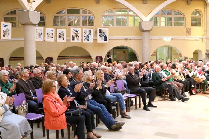 Nicht mit Applaus sparten unter anderen Bürgermeister Josef Kronlechner, Vizebürgermeister Reinhard Kampl sowie Raika Friesach-Metnitztal-Prokurist Michael Auer. 