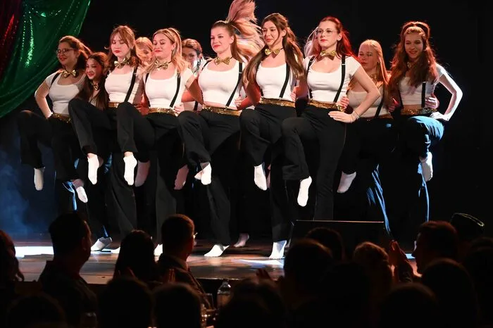 Für eine bombastische Stimmung sorgten die Dancing Girls.