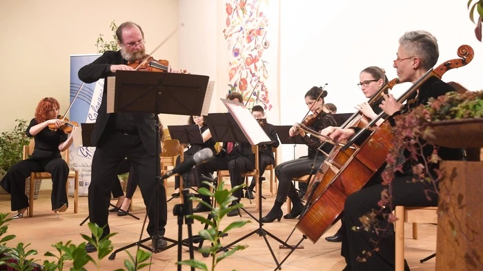 Im ausverkauften Kultursaal lauschten die Gäste,  dem Neujahrskonzert des „Grazer Salonorchesters“ unter der Leitung von Klaus Eberle.