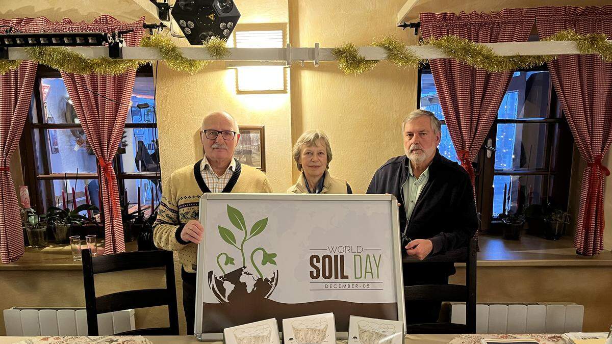 Gernot Denoth, Anna Egger und Peter Baumgartner (von links) setzen sich für bessere Bodenqualität ein