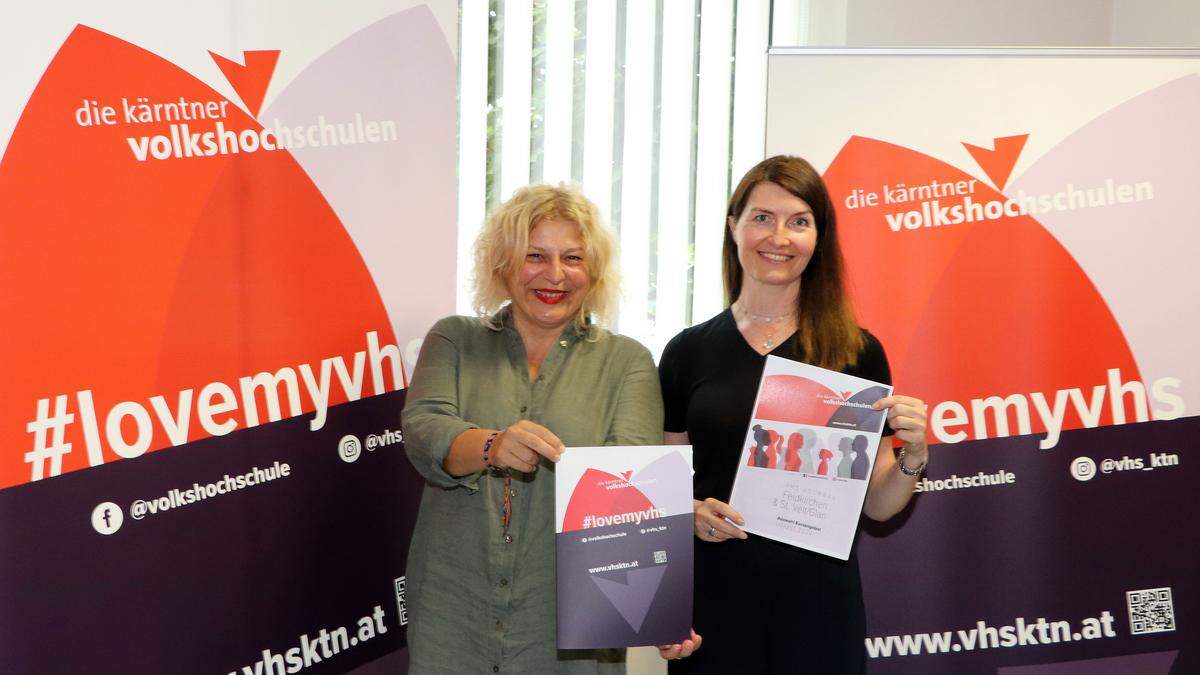 Beate Gfrerer und Martina Mittweg (von links) präsentierten das neue Kursprogramm der VHS 