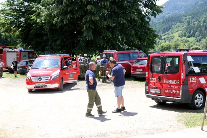 Grund der großen Anzahl von Dutzenden Blauröcken war der Bezirksleistungsbewerb 2024 der Freiwilligen Feuerwehren des Bezirkes St. Veit.