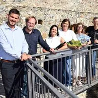 Martin Jezeršek (Jezeršek Catering), Georg Lexer (Präsident Kärntner Weinbauverband), Iris Auer (Avino Auer), Andrea Riedl, Romana Candussi und Gunter Brandstätter (von links)