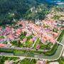 Beeindruckender Blick von oben auf die Stadt Friesach