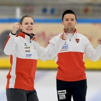 Julia Omelko und Kevin Kronewetter trumpfen auf dem Eis ordentlich auf