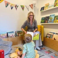 Karin Kohlweiß ist die Bibliothekarin aus Glanegg. Doch sie leitet nicht nur die Bücherei