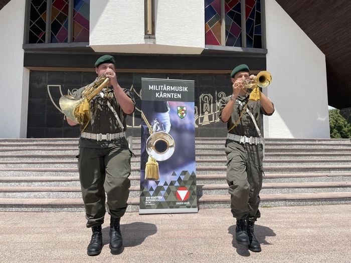 Tägliches musizieren und marschieren gehört zu ihrem Dienst dazu 