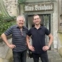 Hermann Aichwalder betreibt das Bräuhaus, Rene Hinteregger (rechts) soll bald in seine Fußstapfen treten