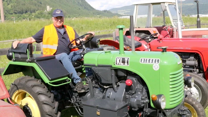 Aus der Steiermark und aus ganz Kärnten  kamen die stolzen Autobesitzer mit ihren fahrbaren Untersätzen angereist, um beim Treffen der Oldtimerfreunde Friesach (Obmann Florian Groicher) dabei zu sein.
