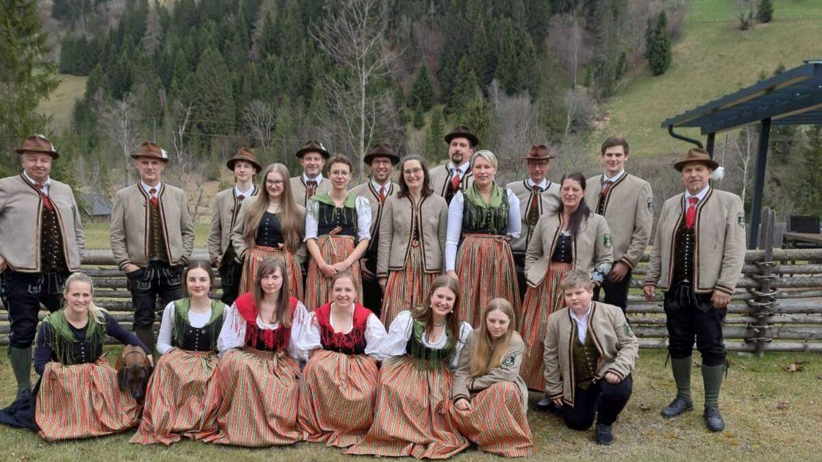 24 aktive Musikerinnen und Musiker sind beim Verein 