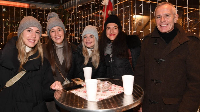 Am Freitagabend wurde die Adventzeit mit der Eröffnung des Weihnachtsmarktes in St. Veit eingeläutet.