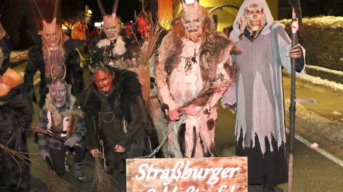 Die „Straßburger Schlossteufel“ unter Obmann Daniel Stock veranstalteten zum fünften Mal den Perchtenlauf.