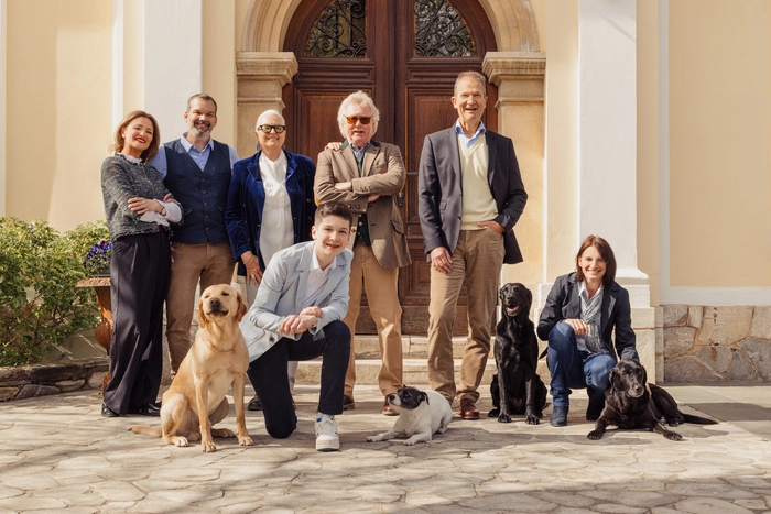 Generationenfoto:  Irina Riegler, Niki Riegler, Astrid Matchett-Krenn, Dietmar Krenn, Klaus Möller, Matthias Riegler und Judith Möller-Kremser (von links)