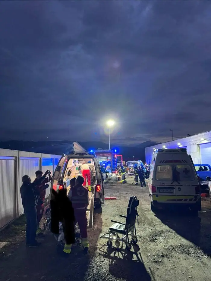 Bilder vom Rettungseinsatz nach dem Brandanschlag
