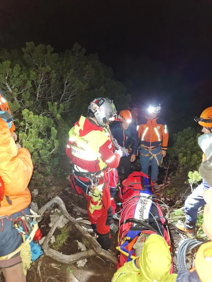 Rettungsteam | Der schwer verletzte Brite wurde ins Krankenhaus nach Schwarzach geflogen