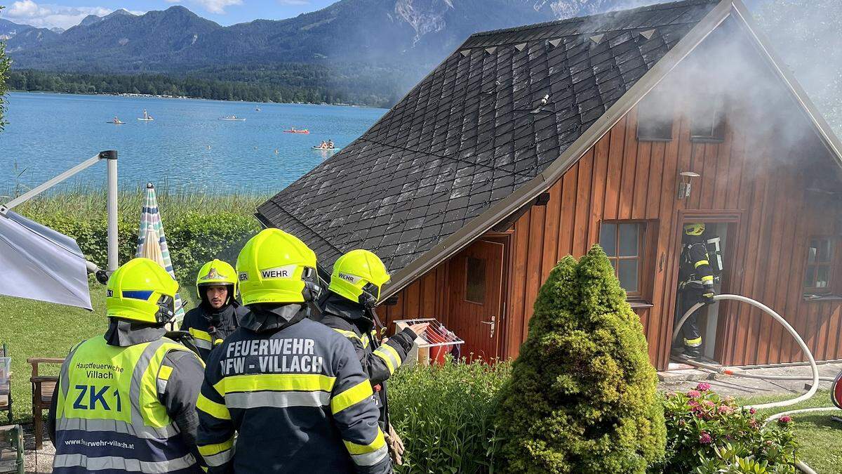 50 Einsatzkräfte waren am Faaker See und bekämpften das Feuer