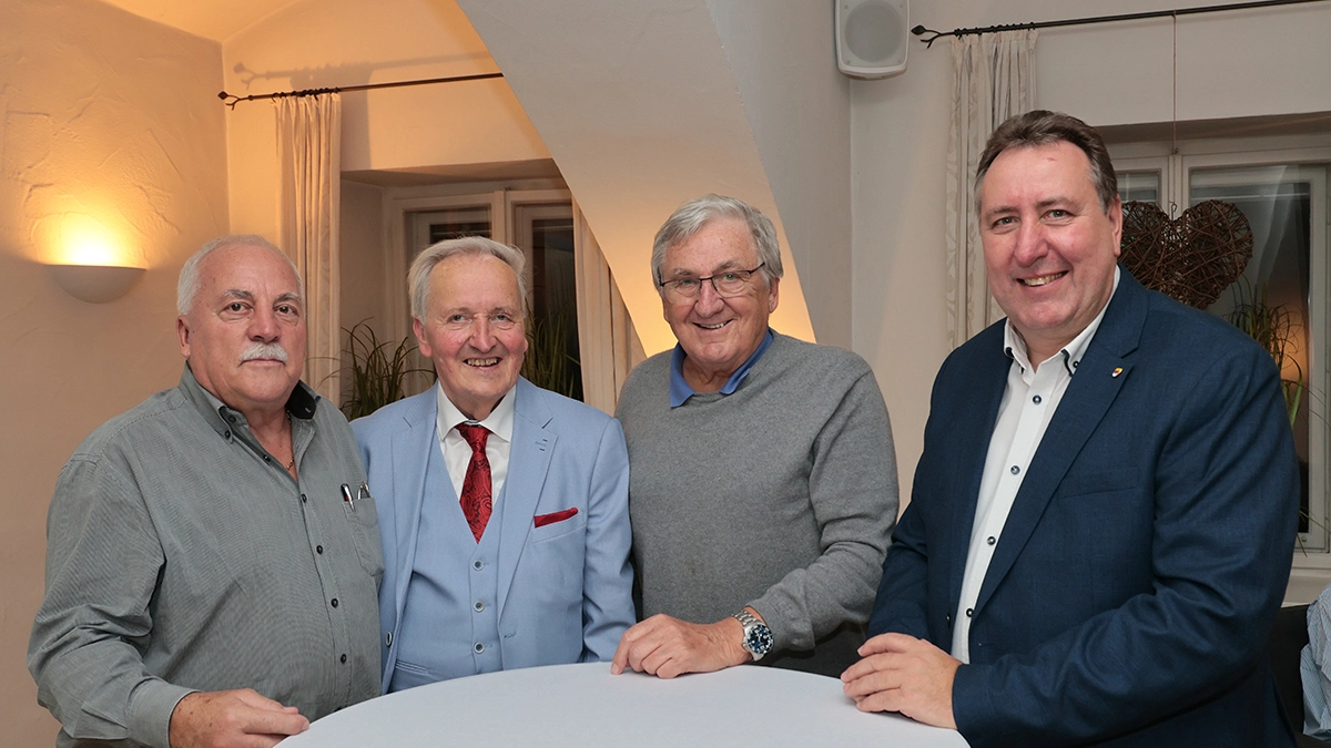 Vier Männer stehen nebeneinander und schauen in die Kamera | Gemeinderat Ewald Koren, Stadtrat a.D. Ferdinand Truppe, Helmut Manzenreiter und Erwin Baumann (von links)