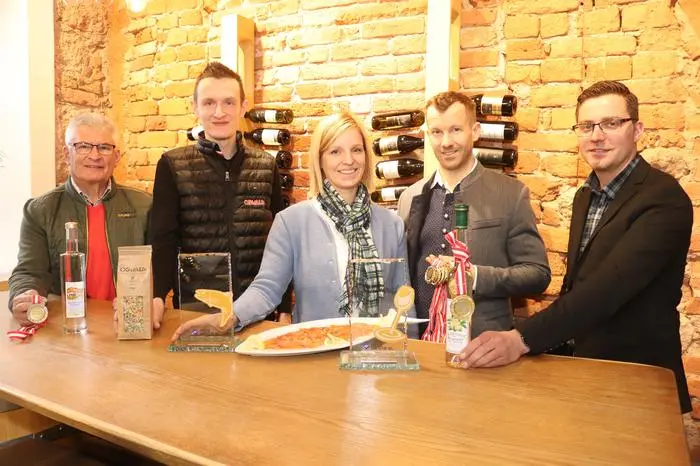 Von links: Josef Wallner, Alexander Muchitsch von der Georg Oswald GmbH, Gerhard und Steffi Marzi, Andreas Brunner