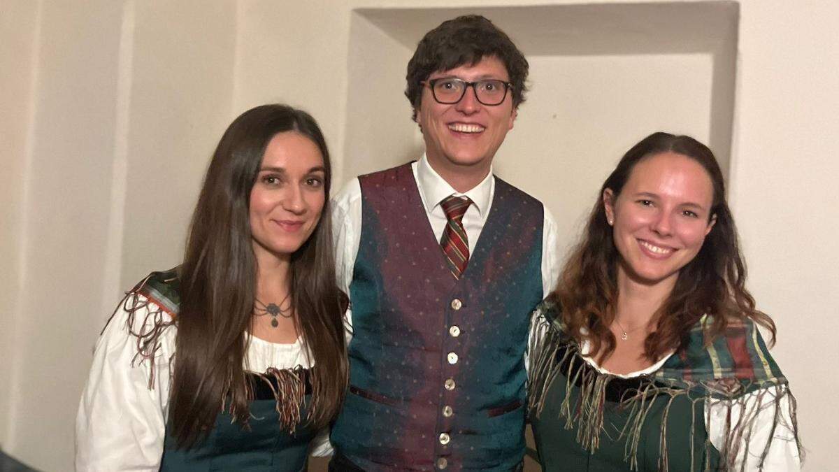 Chorleiterin Kristina Kragelj, Obmann Johannes Pfeifenberger und Obfrau Anna Kapp (von rechts)