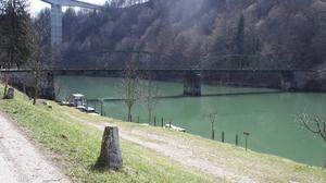 Die denkmalgeschützte Lippitzbachbrücke (im Hintergrund die Jörg-Haider-Brücke) soll saniert werden, dafür wurde ein „Kunst am Bau“-Wettbewerb ausgeschrieben