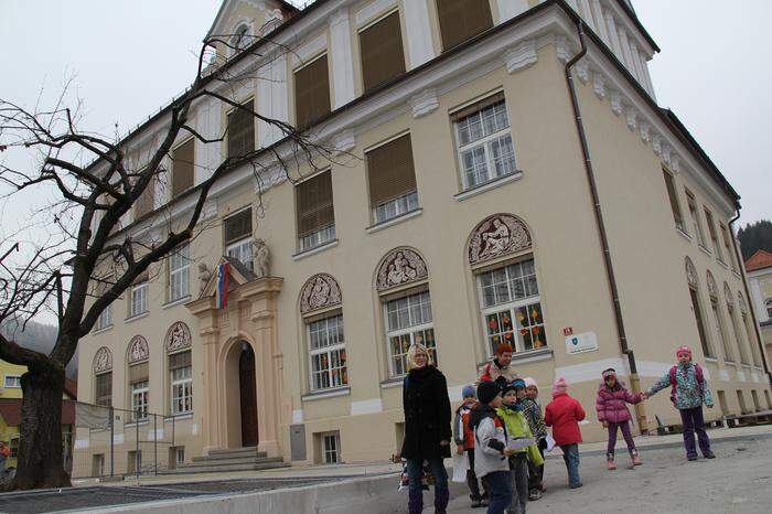 Das historisch wertvolle Schulgebäude in Mežica