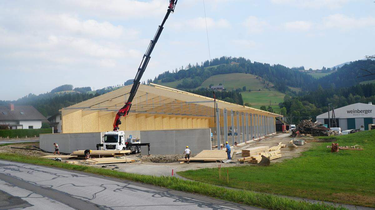 Im Oktober soll die neue Lagerhalle fertiggestellt sein