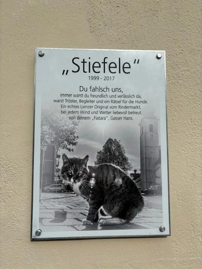 Die Gedenktafel: „Stiefele“ von 1999 bis 2017