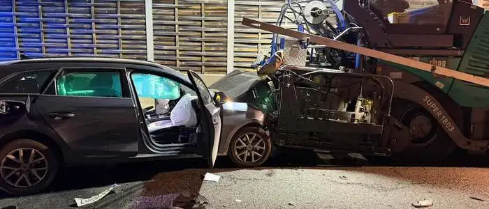 Die beteiligten Fahrzeuge wurden schwer beschädigt