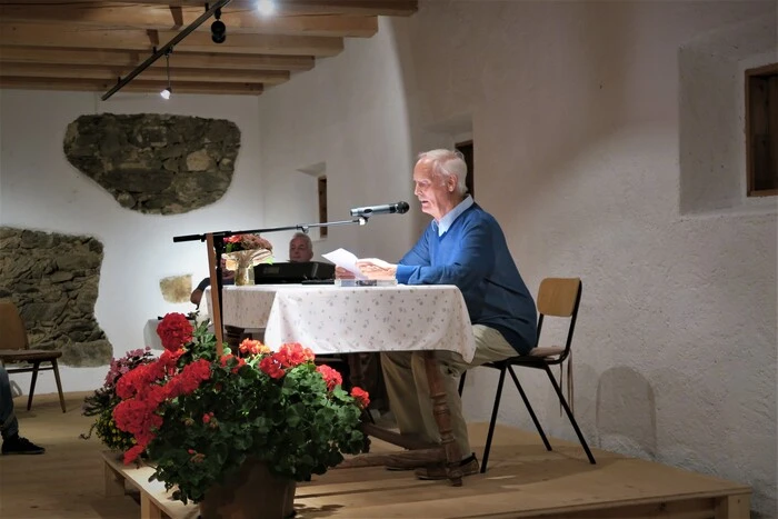 Josef Pedarnig auf einer seiner früheren Lesungen